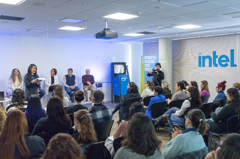 M1000 IA: Mujeres fueguinas fueron seleccionadas para el curso de formación en inteligencia artificial