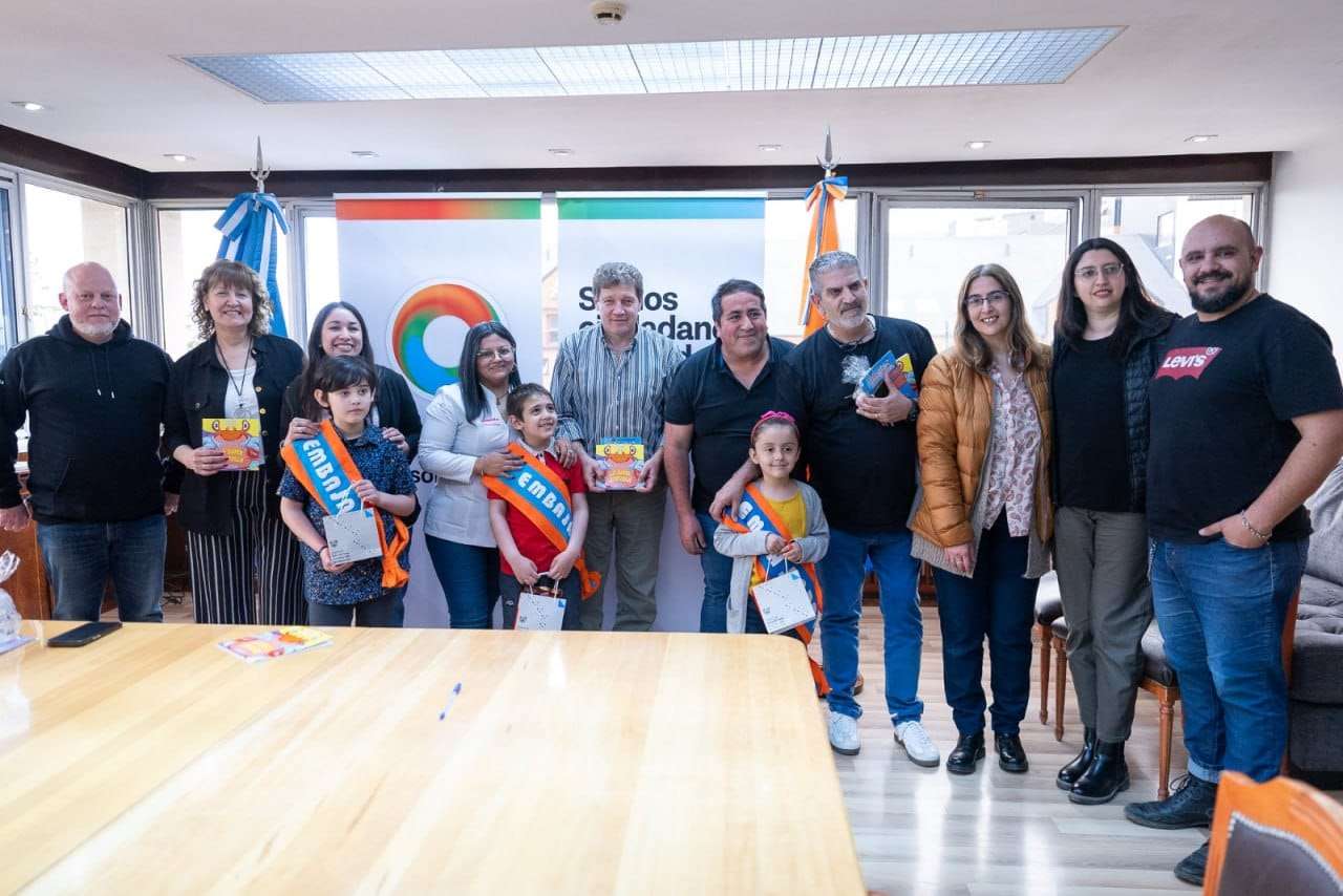 El Gobernador Melella recibió a los Embajadores de la lectura en la Casa de Gobierno