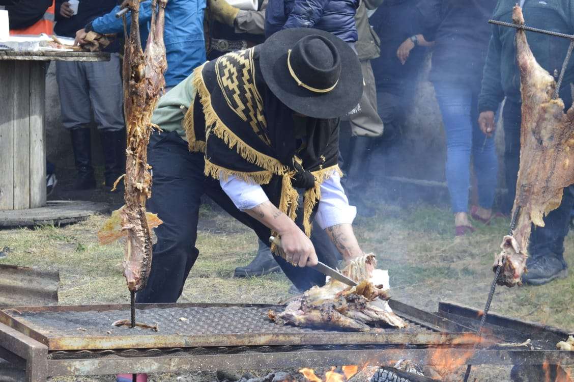 Tolhuin convoca a parrilleros para representar a la ciudad en el “XXII Asado Internacional más grande de Tierra del Fuego 2025”
