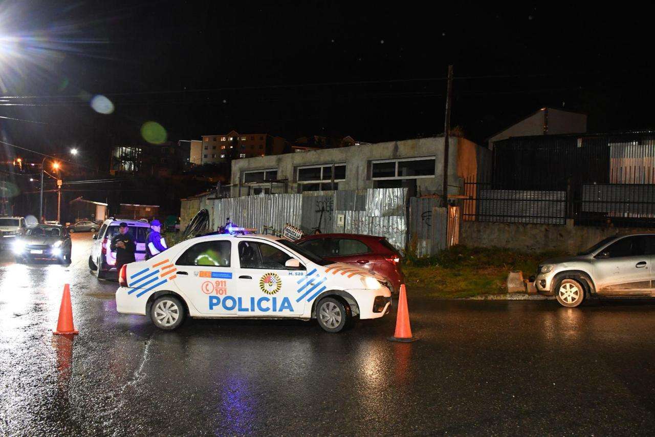 Conductor ebrio agredió a la policía tras ser detenido en las inmediaciones del Colegio Sobral