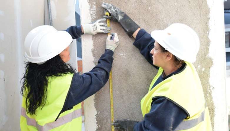 Soldadura, construcción en seco y más: Lanzan nuevos cursos para mujeres en Río Grande