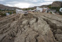 Más de 90 familias evacuadas por el desplazamiento del cerro Hermitte en Comodoro Rivadavia