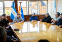 Melella se reunió con gremios portuarios y detalló las acciones para revertir la intervención del puerto de Ushuaia