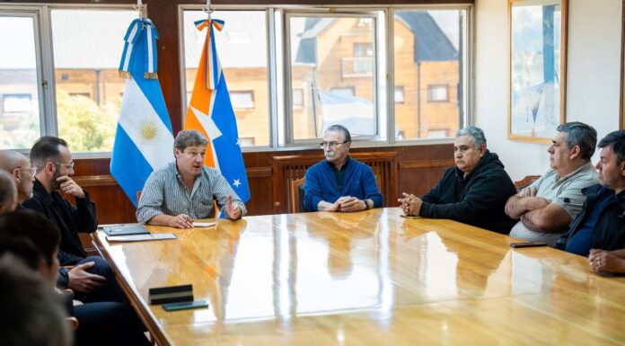 Melella se reunió con gremios portuarios y detalló las acciones para revertir la intervención del puerto de Ushuaia