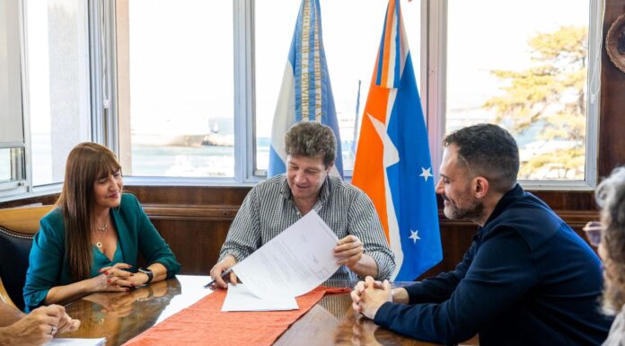 Melella firmó la designación de Francisco Devita como nuevo Ministro de Producción y Ambiente