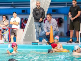 Más acceso al deporte: El intendente acompañó una jornada de pileta libre en el natatorio