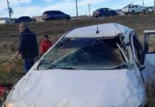 Dos heridos graves tras un violento vuelco en Río Grande
