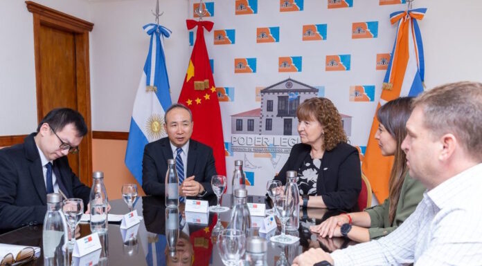 Von Der Thusen solicitó al Embajador de China inversiones para Río Grande