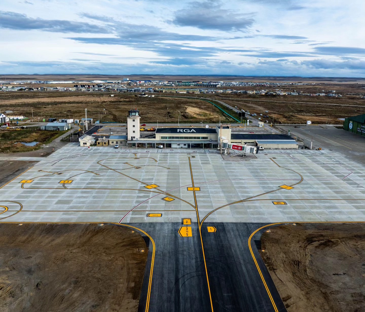 Tras tres meses, el Aeropuerto de Río Grande reabre con mejoras y mayor ...