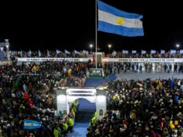 Río Grande vivió una Vigilia histórica por Malvinas con miles de vecinos y un fuerte mensaje político de soberanía