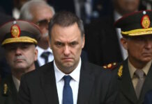 Tras meses de polémica, Adorni presentó su renuncia
