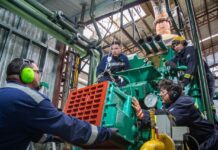 Llegaron nuevos repuestos y avanzan los trabajos sobre el sistema de generación eléctrica de Tolhuin