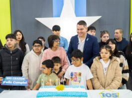 Martín Perez compartió un desayuno con vecinos nacidos el 11 de julio