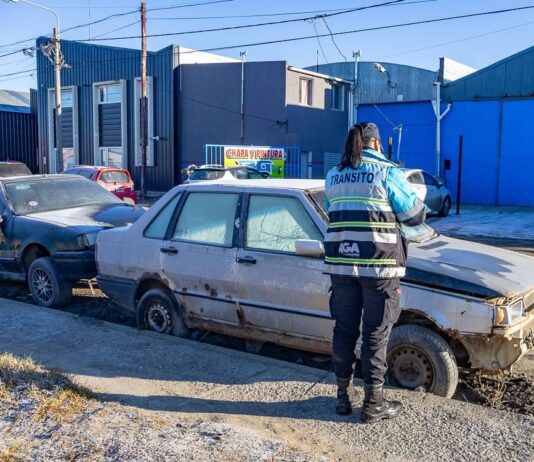 Nuevo operativo en Río Grande para retirar vehículos, carrocerías y chatarra abandonados