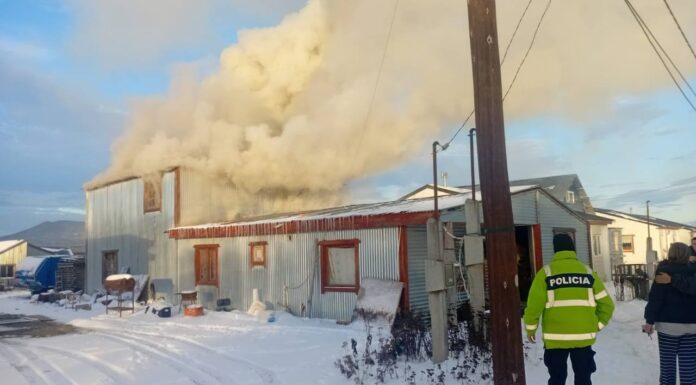 Principio de incendio en una vivienda: el fuego habría comenzado por una estufa a leña