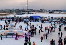 La pista de patinaje reunió a cientos de familias durante el receso invernal