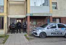 Una agresión terminó con un hombre hospitalizado y un allanamiento permitió secuestrar prendas con sangre y 60 plantas de cannabis