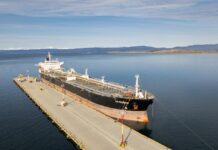 El Gobierno provincial repudió la operación de un buque petrolero de bandera británica en el puerto de Ushuaia