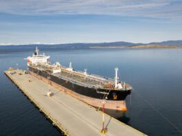 El Gobierno provincial repudió la operación de un buque petrolero de bandera británica en el puerto de Ushuaia