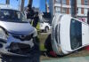 Choque entre dos vehículos terminó con un vuelco y una conductora atrapada