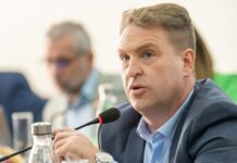 «La solución no es aumentar impuestos», dijo Von Der Thusen